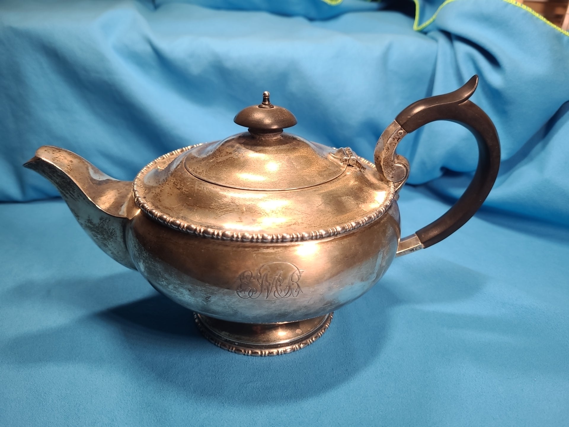SILVER Hallmarked Walker & Hall Teapot 641g Sheffield 1949 Georgian Style