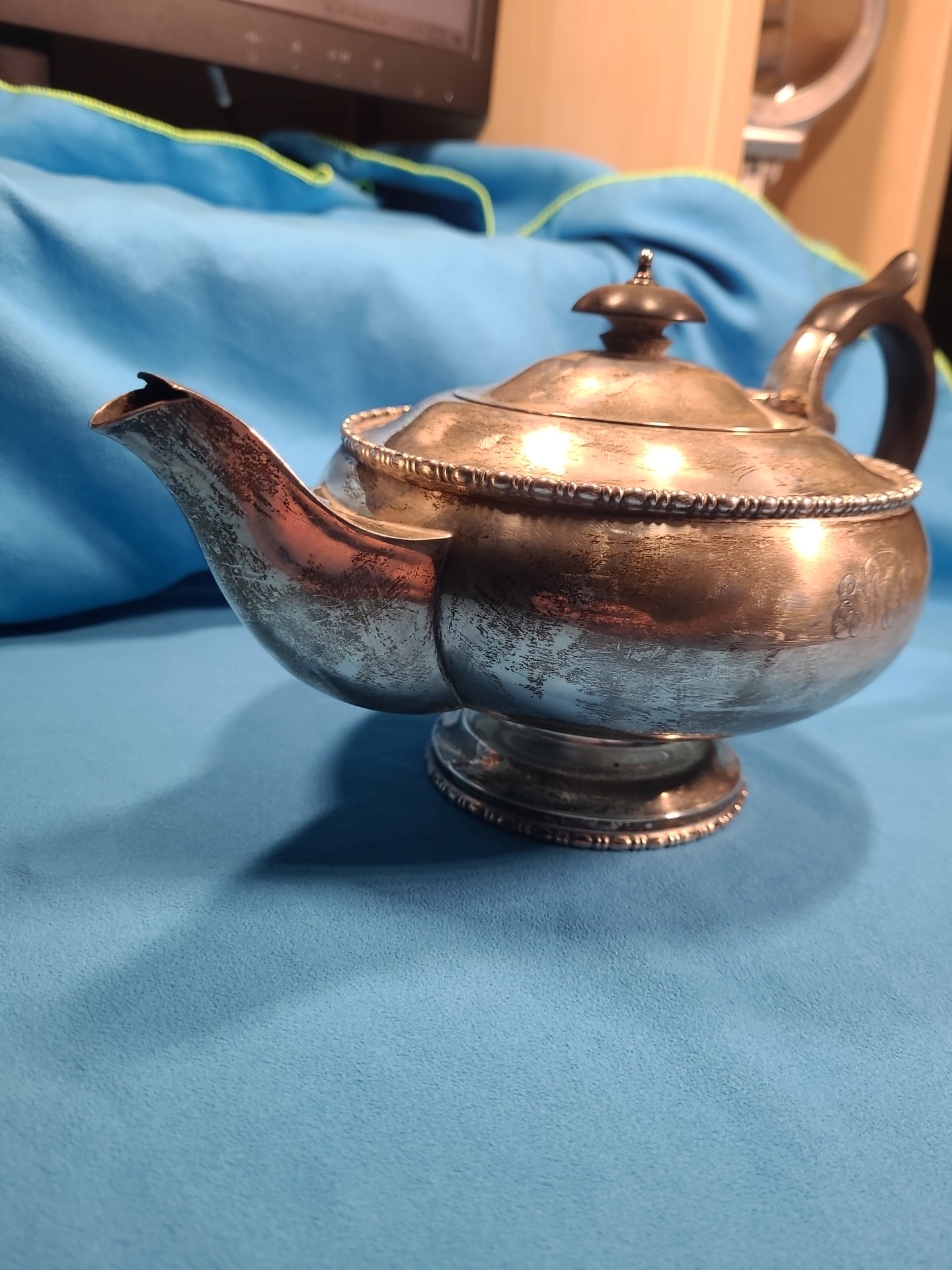 SILVER Hallmarked Walker & Hall Teapot 641g Sheffield 1949 Georgian Style