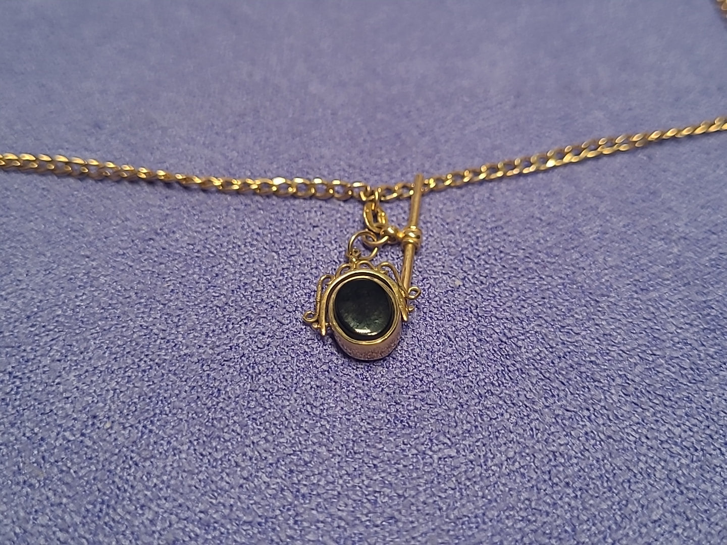 9ct Gold Onyx & Bloodstone Fob Pendant With Chain Hallmarked 7.5g
