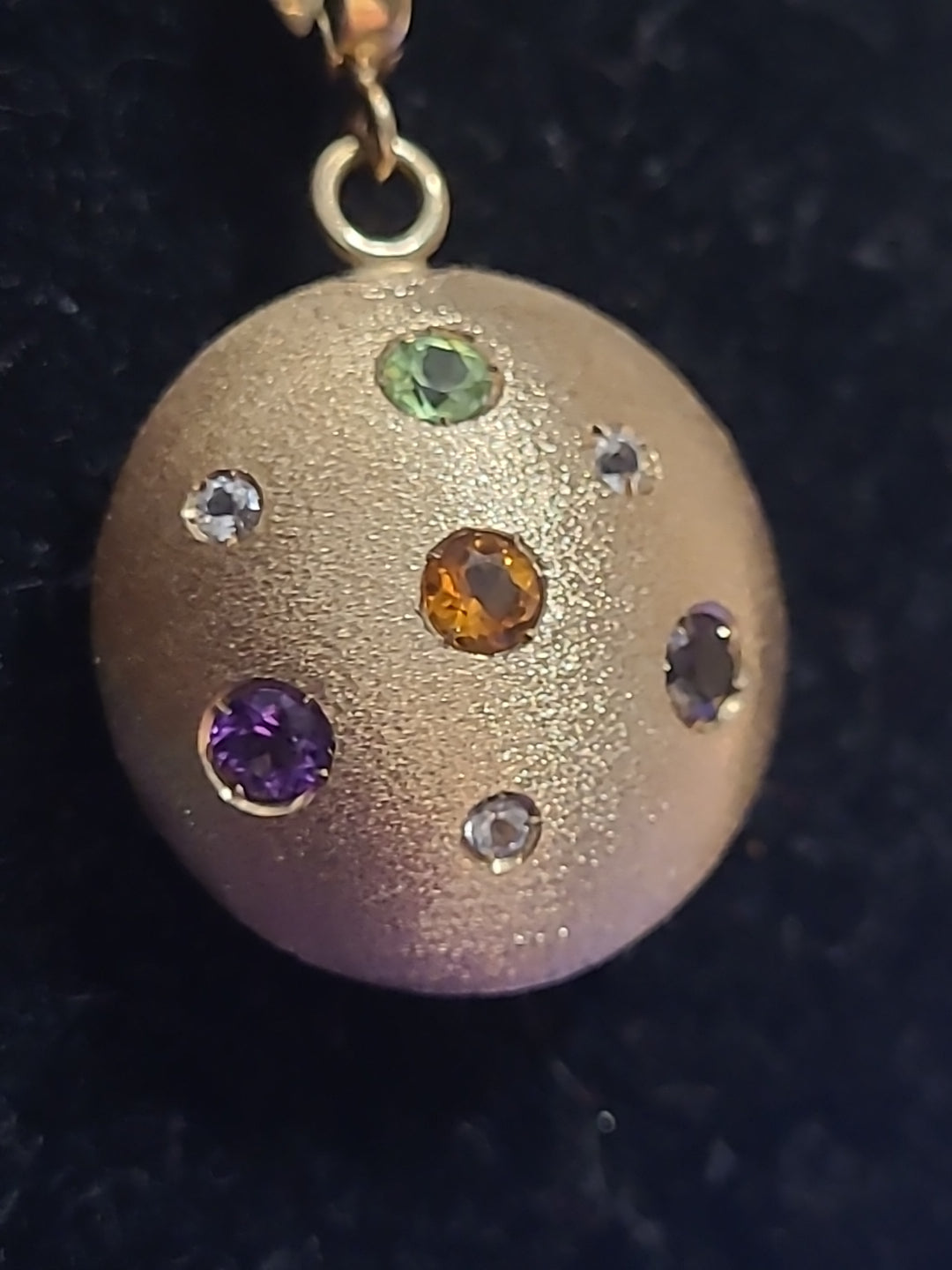 9ct 375 Yellow Gold Pendant With 9ct Gold Chain Hallmarked 5.93g