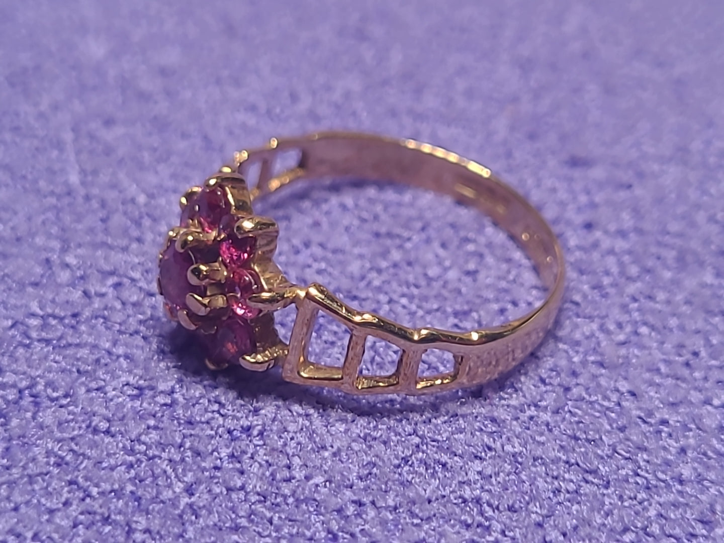 9ct Yellow Gold Ruby Cluster Ring Daisy Flower Style Vintage Design 375 Hallmark