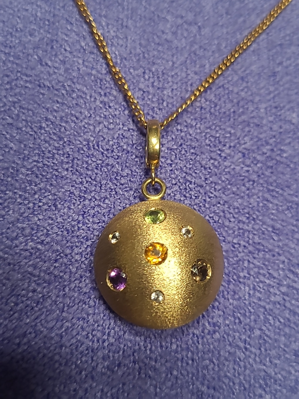 9ct 375 Yellow Gold Pendant With 9ct Gold Chain Hallmarked 5.93g