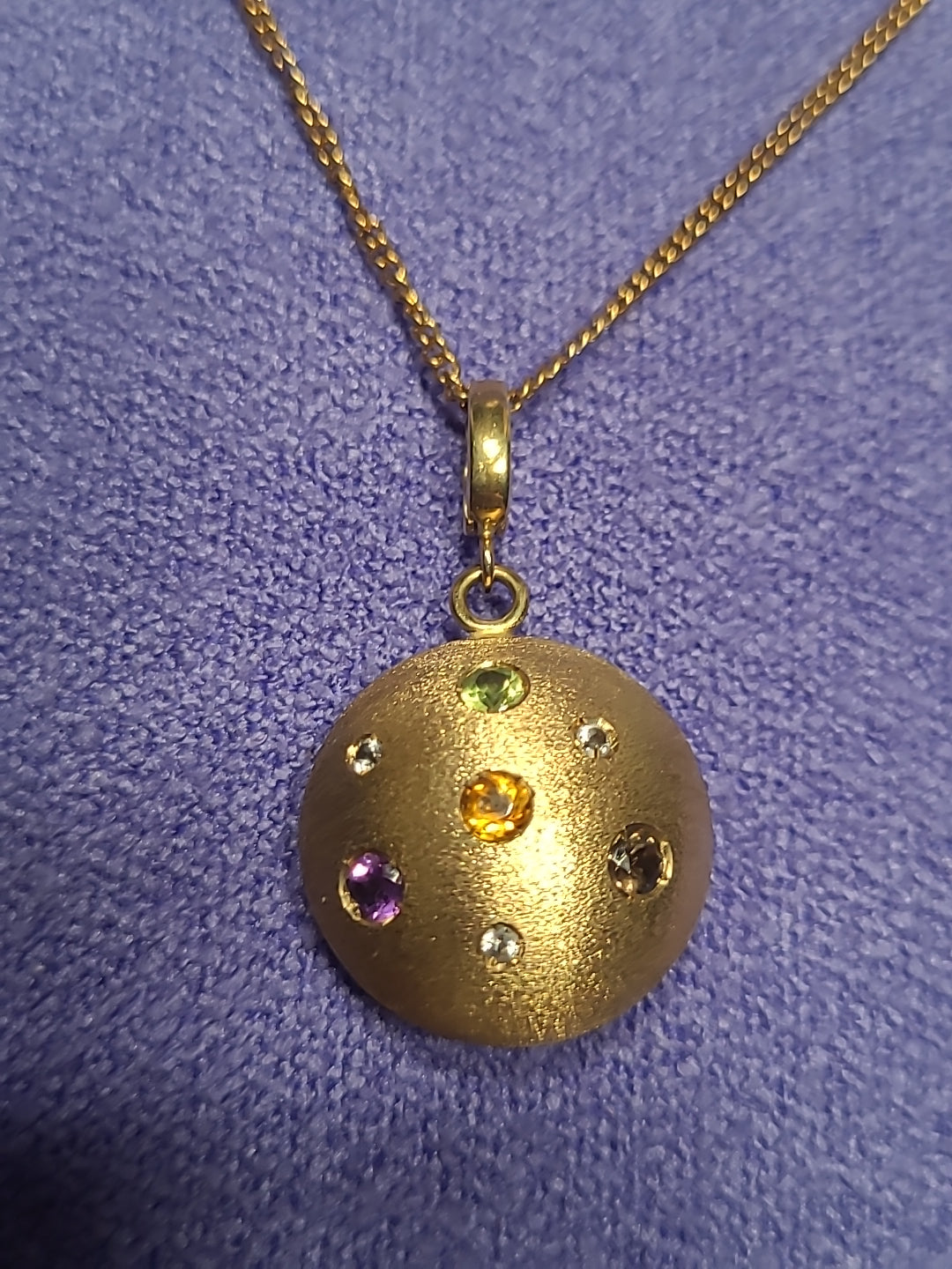 9ct 375 Yellow Gold Pendant With 9ct Gold Chain Hallmarked 5.93g