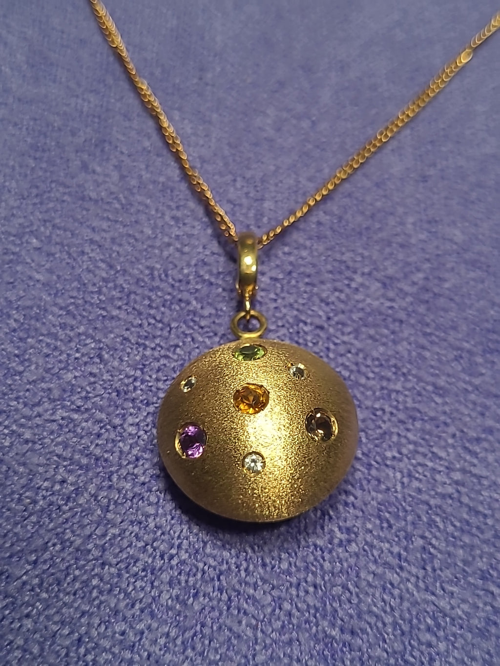 9ct 375 Yellow Gold Pendant With 9ct Gold Chain Hallmarked 5.93g