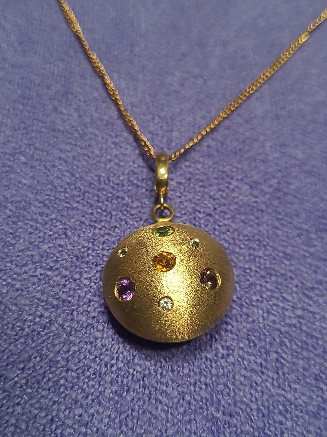 9ct 375 Yellow Gold Pendant With 9ct Gold Chain Hallmarked 5.93g