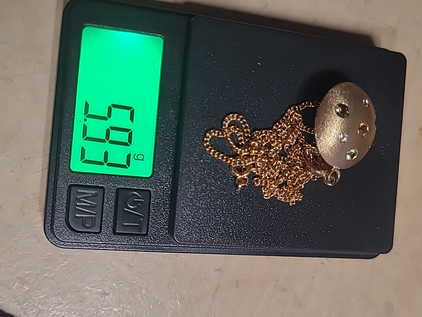 9ct 375 Yellow Gold Pendant With 9ct Gold Chain Hallmarked 5.93g