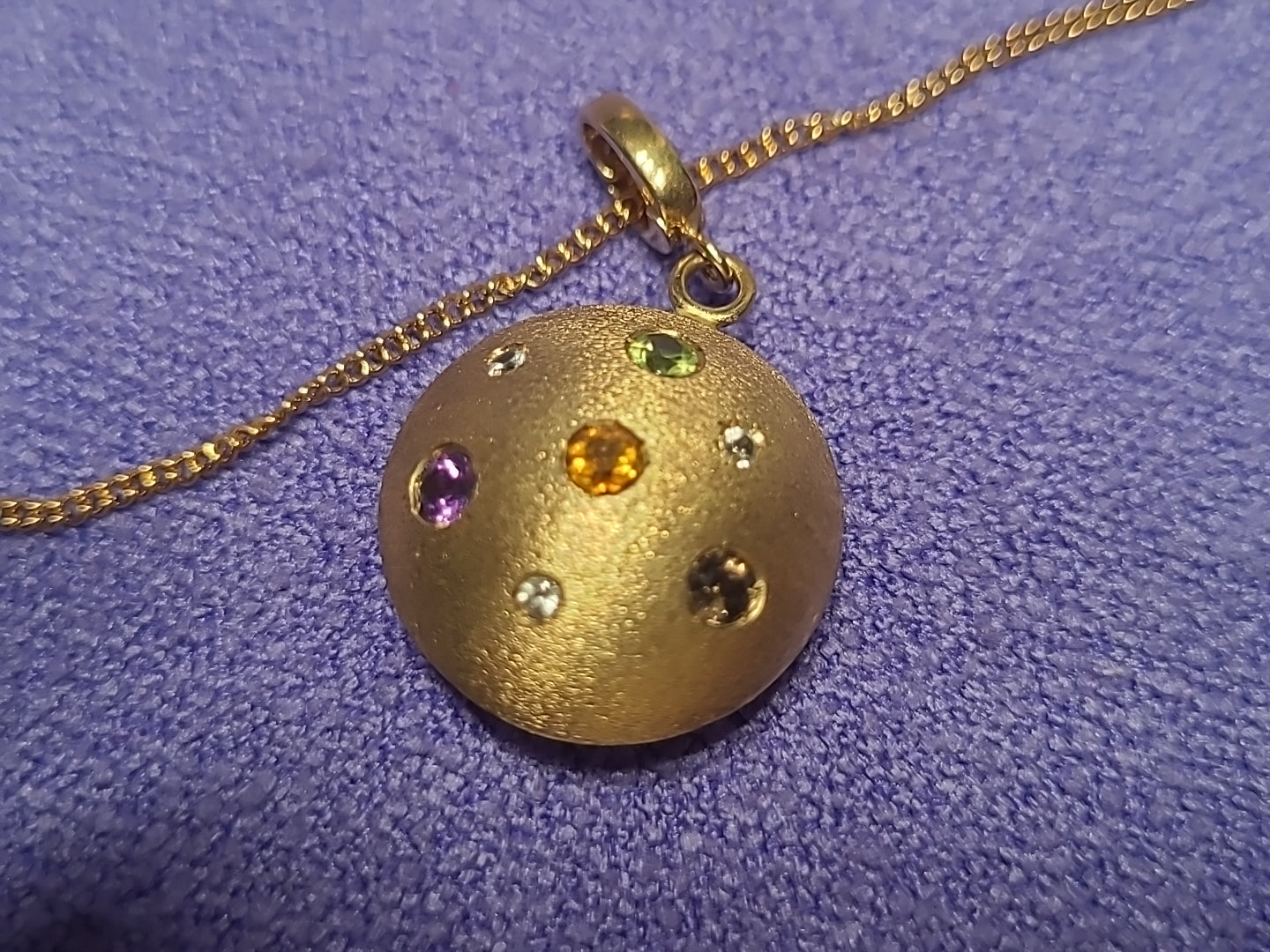 9ct 375 Yellow Gold Pendant With 9ct Gold Chain Hallmarked 5.93g