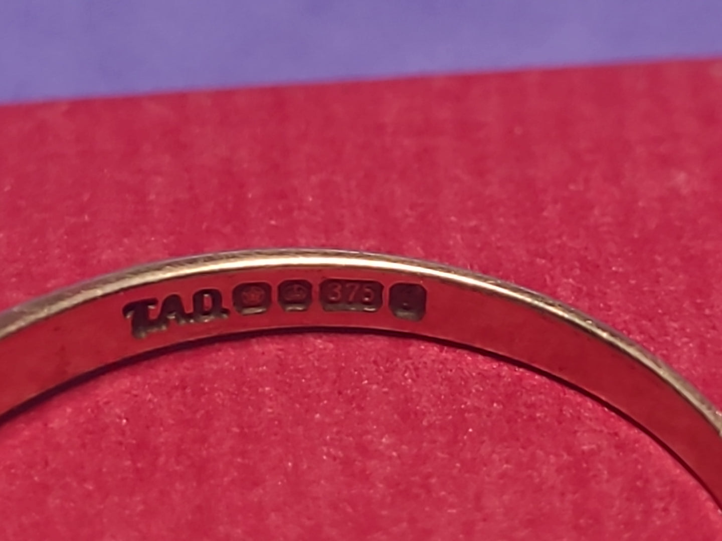 Hallmarked 9ct Gold Small Diamond Ring Size S – Vintage Style – Lovely Condition