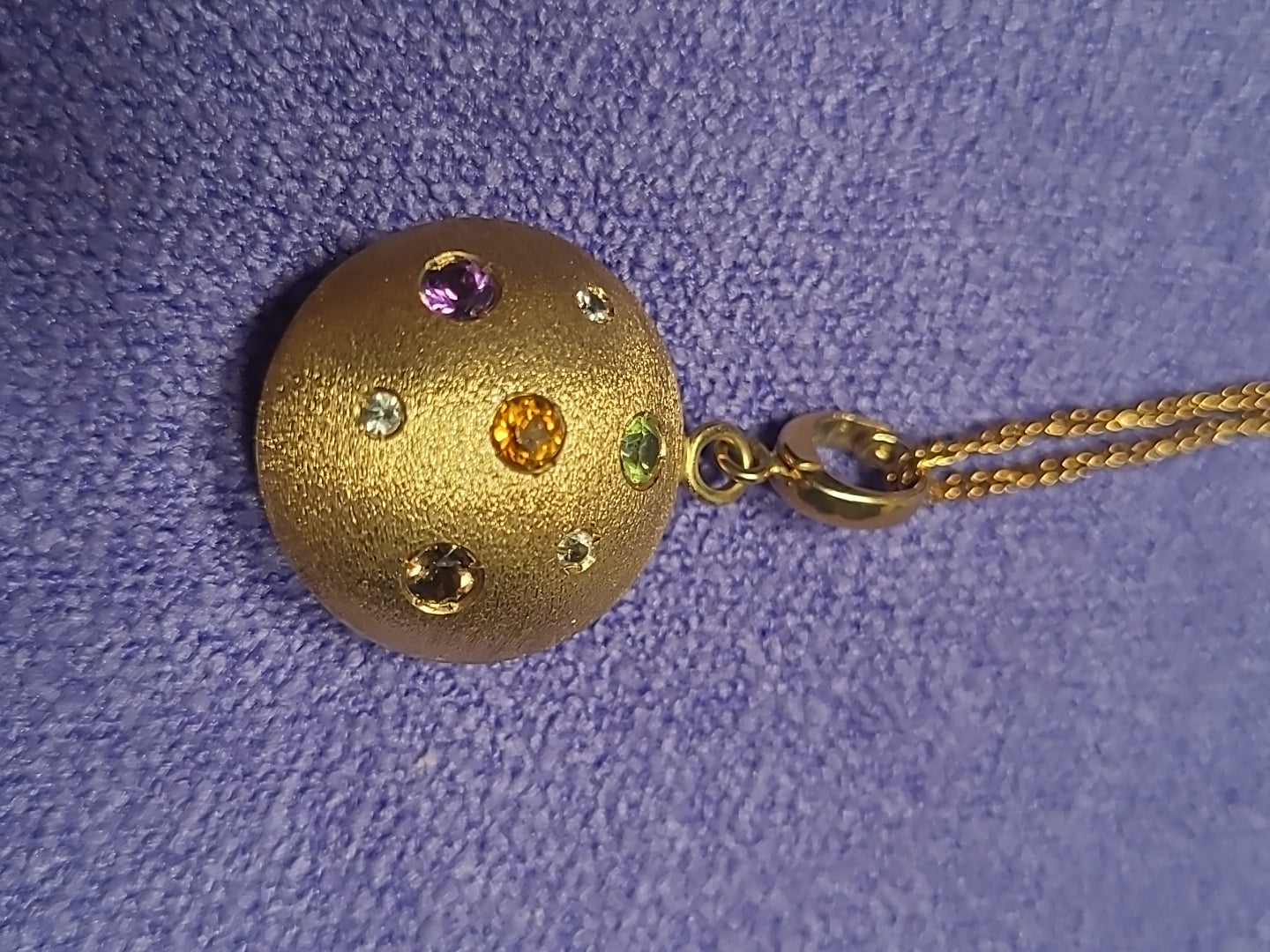 9ct 375 Yellow Gold Pendant With 9ct Gold Chain Hallmarked 5.93g