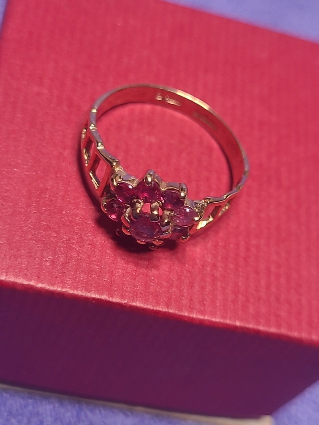 9ct Yellow Gold Ruby Cluster Ring Daisy Flower Style Vintage Design 375 Hallmark