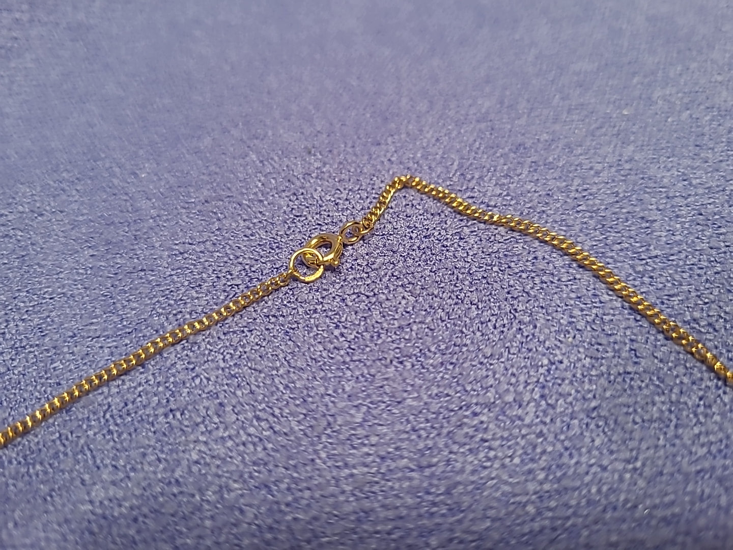 9ct 375 Yellow Gold Pendant With 9ct Gold Chain Hallmarked 5.93g