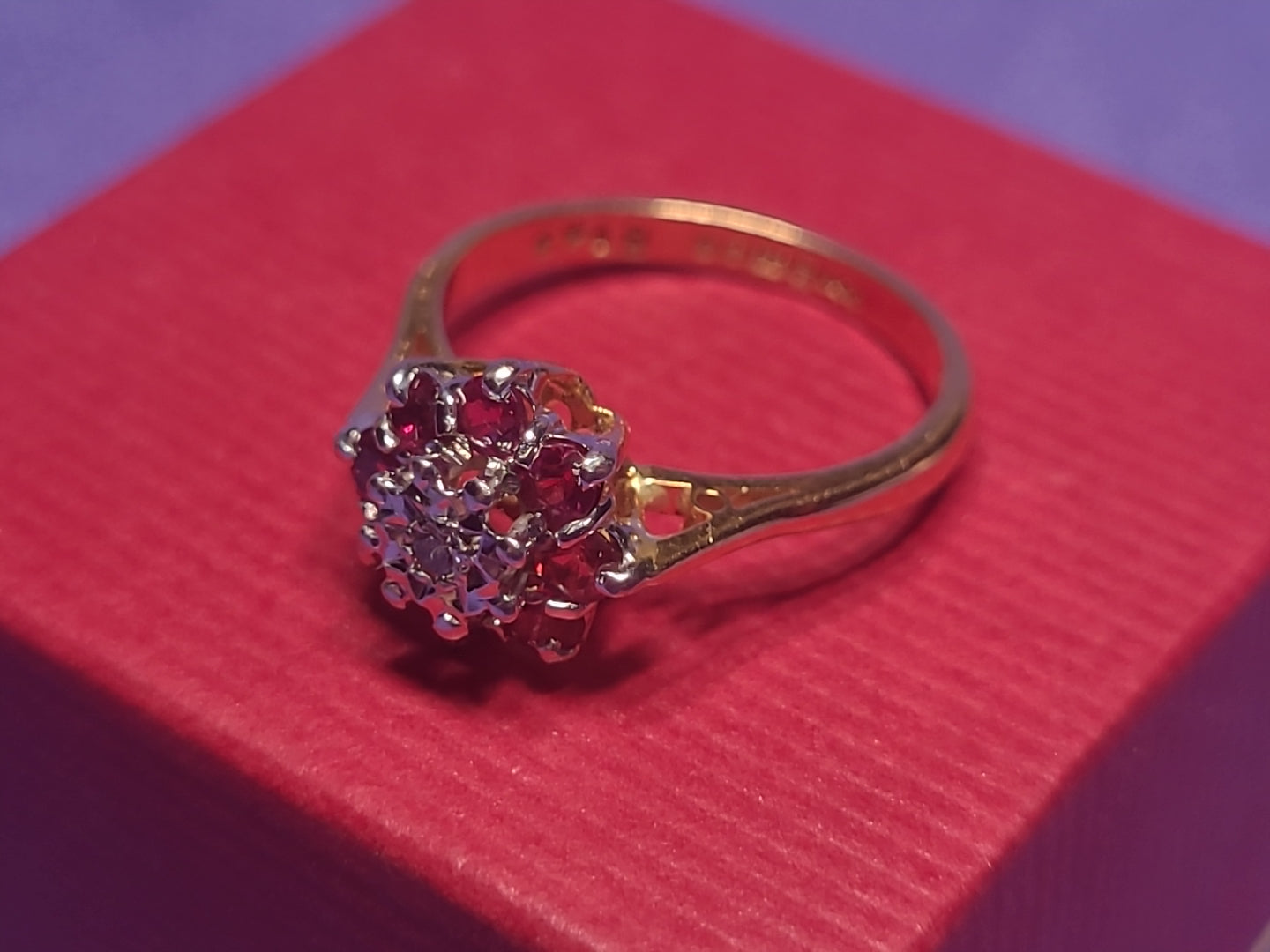 18ct Yellow Gold Ruby & Diamond Daisy Cluster Ring Size M 3.64g Vintage