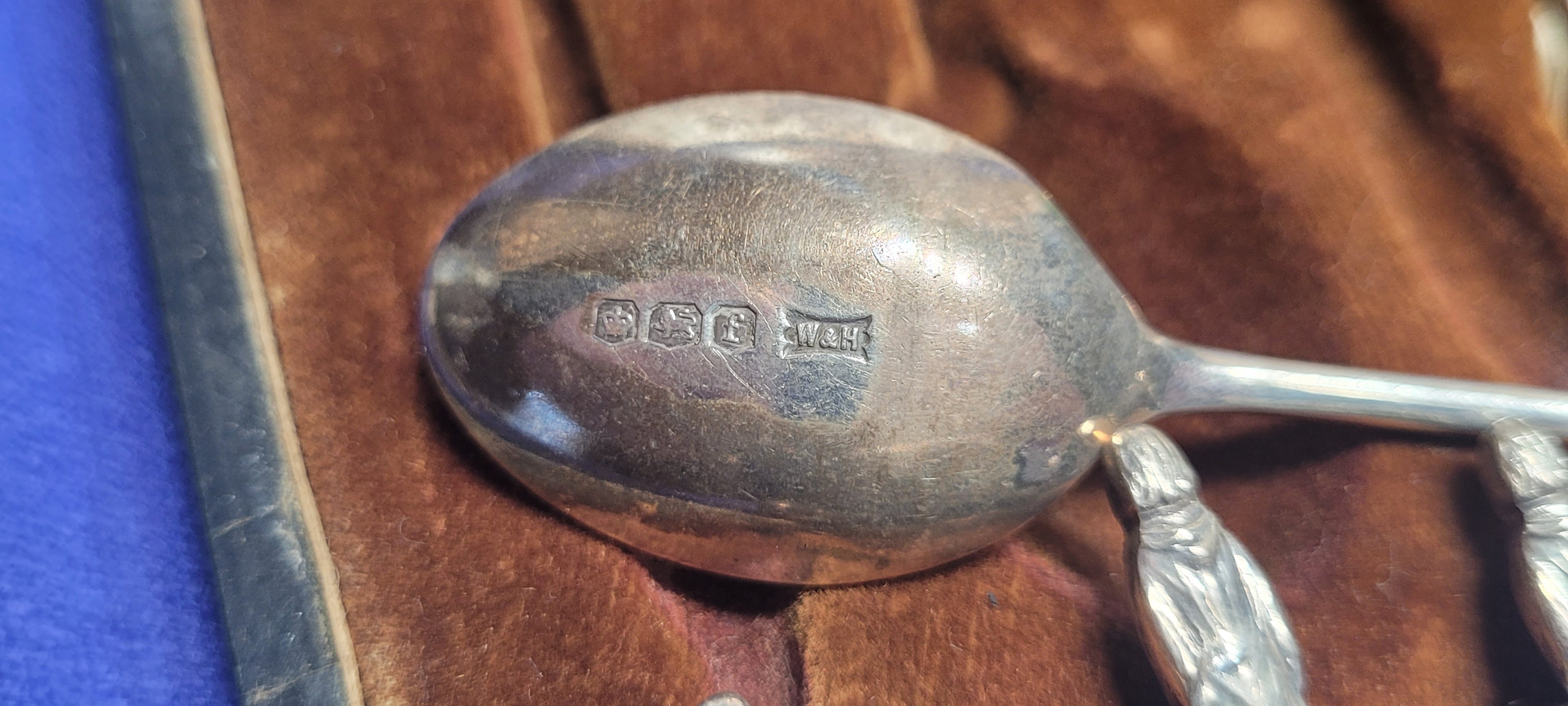 Antique Cased Solid Silver Spoon & Tong Set Walker & Hall 1923 98g