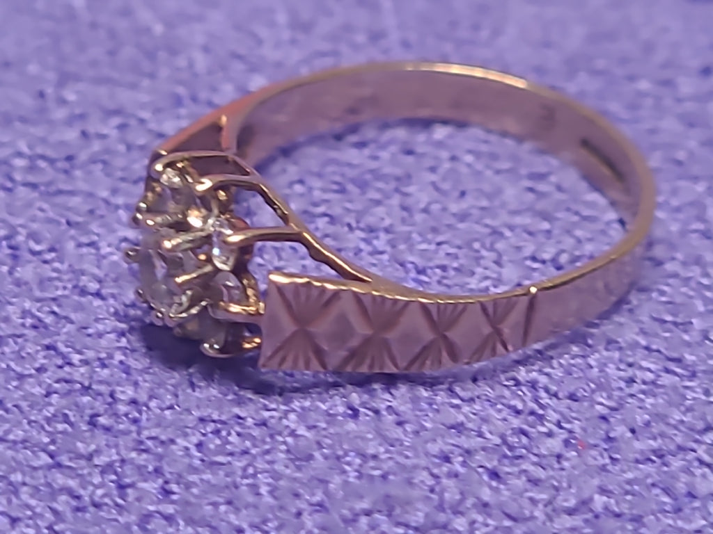 9ct Gold Daisy Cluster Ring Size I 1/2 Yellow Gold 375 Hallmarked Floral Design