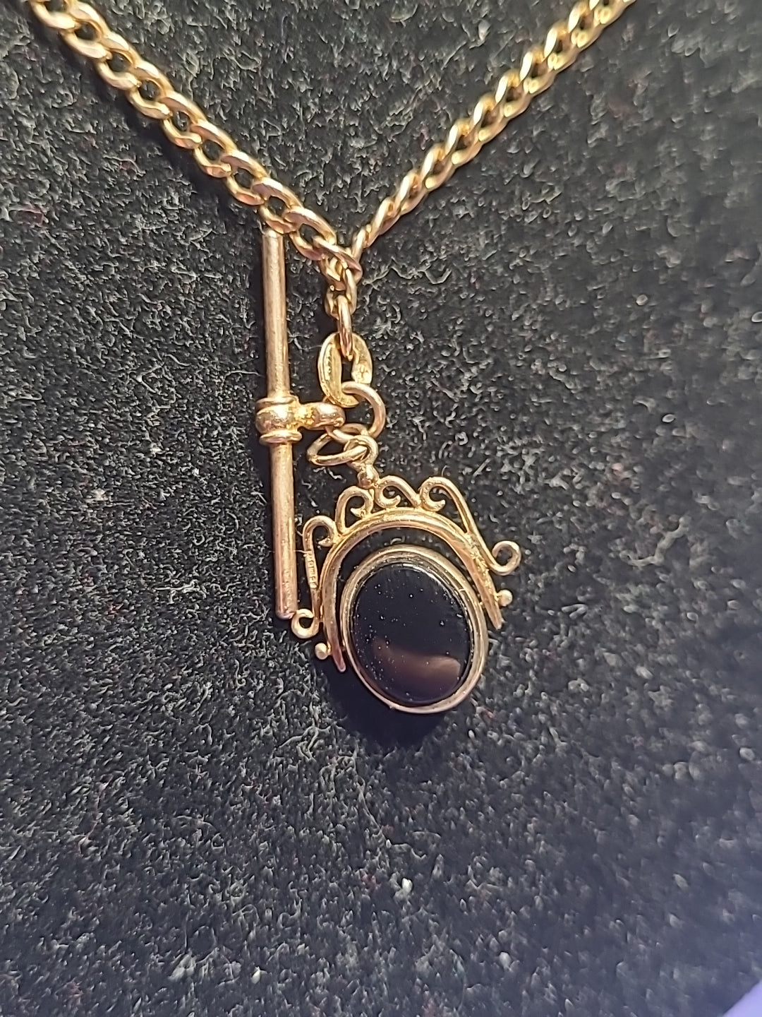 9ct Gold Onyx & Bloodstone Fob Pendant With Chain Hallmarked 7.5g