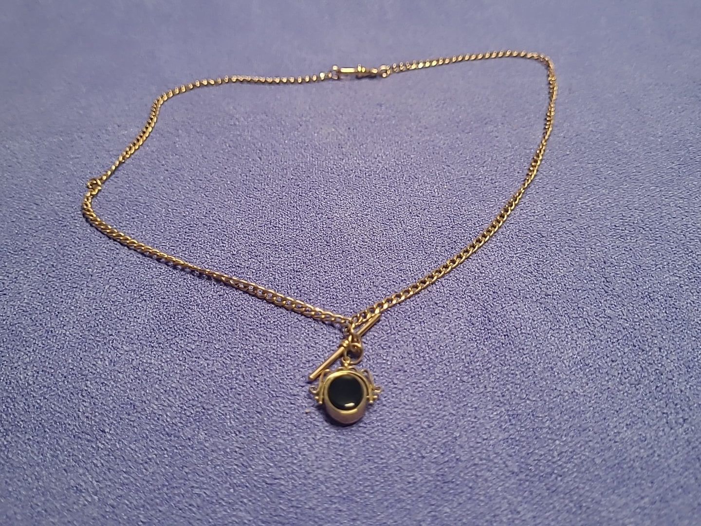 9ct Gold Onyx & Bloodstone Fob Pendant With Chain Hallmarked 7.5g