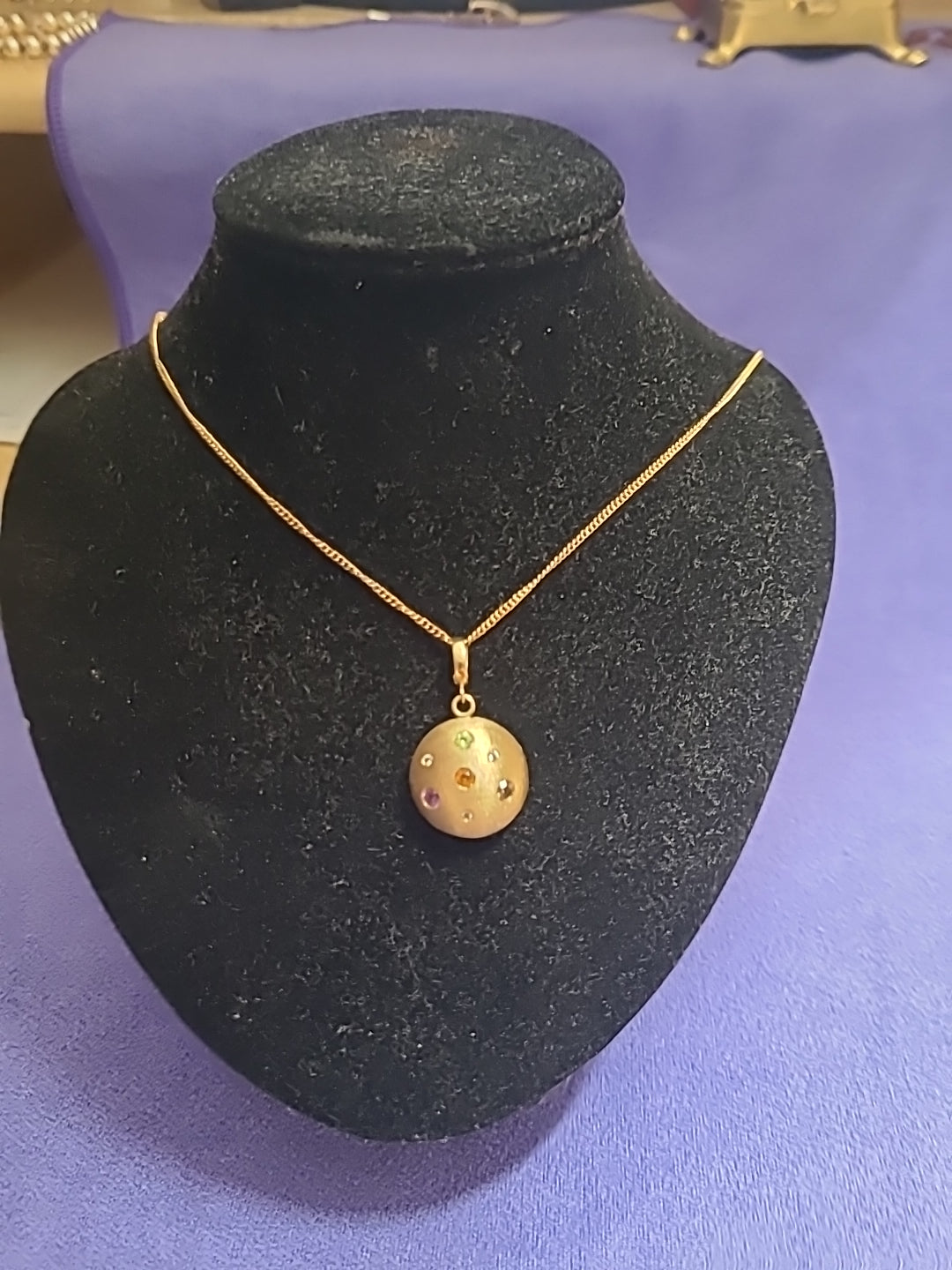 9ct 375 Yellow Gold Pendant With 9ct Gold Chain Hallmarked 5.93g