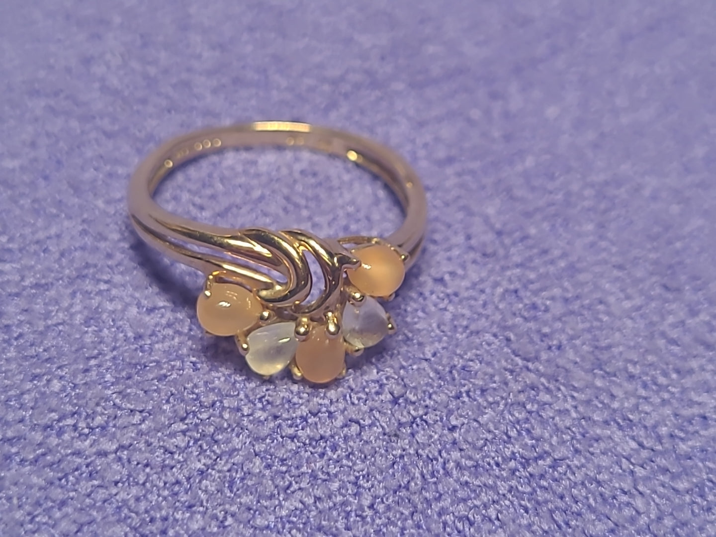 9ct Gold Two-Tone Moonstone Floral Ring Size M 1/2 Hallmarked Superb Condition