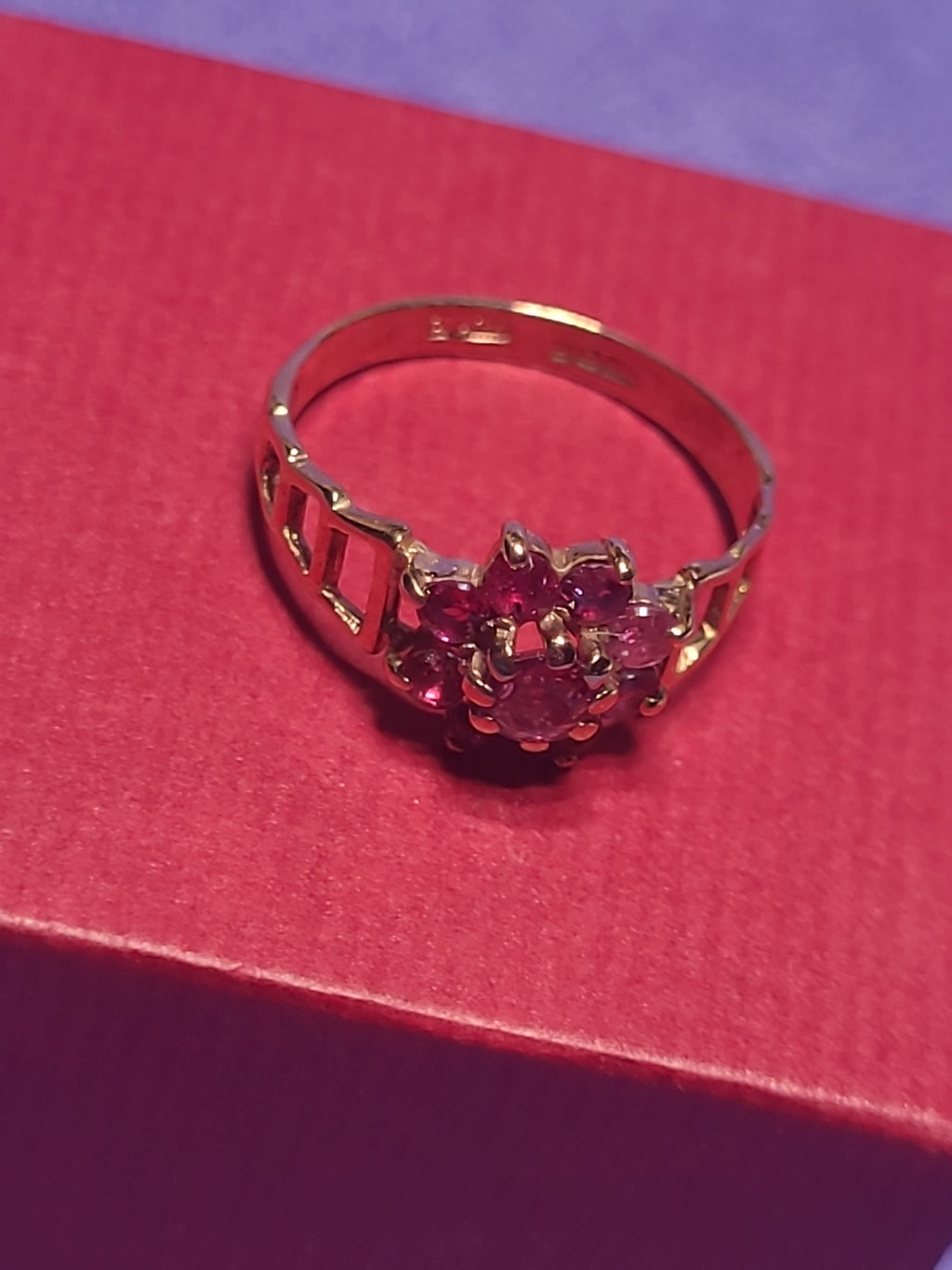 9ct Yellow Gold Ruby Cluster Ring Daisy Flower Style Vintage Design 375 Hallmark