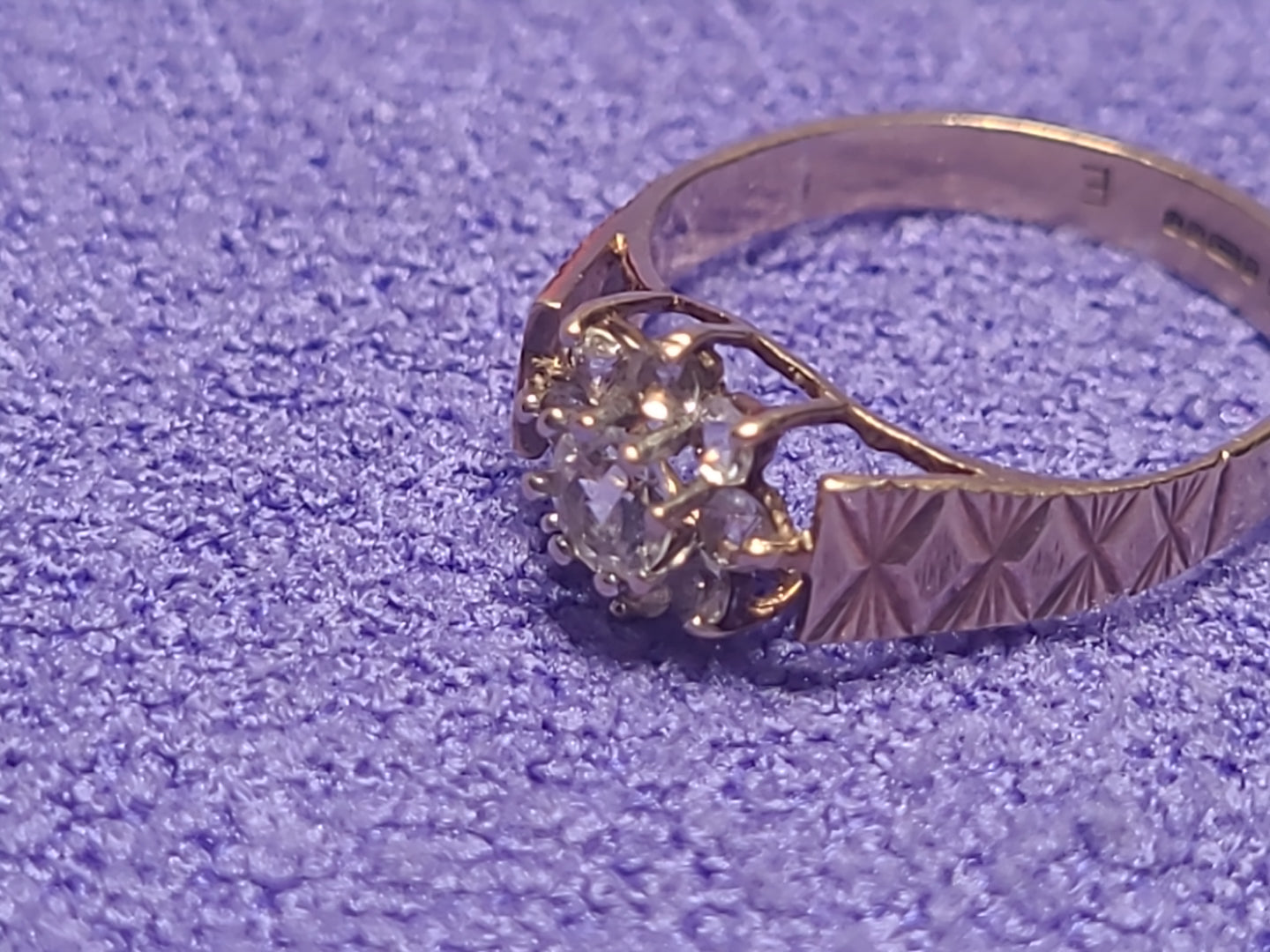 9ct Gold Daisy Cluster Ring Size I 1/2 Yellow Gold 375 Hallmarked Floral Design